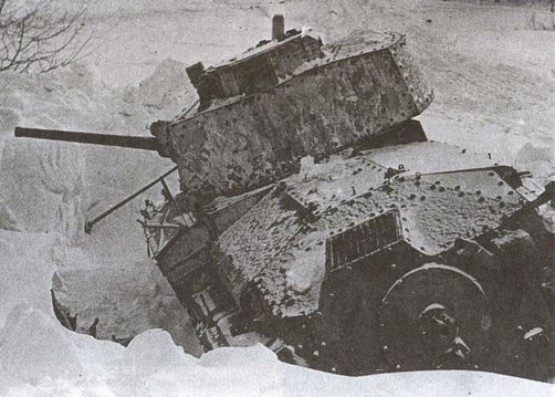 Разбитый немецкий танк