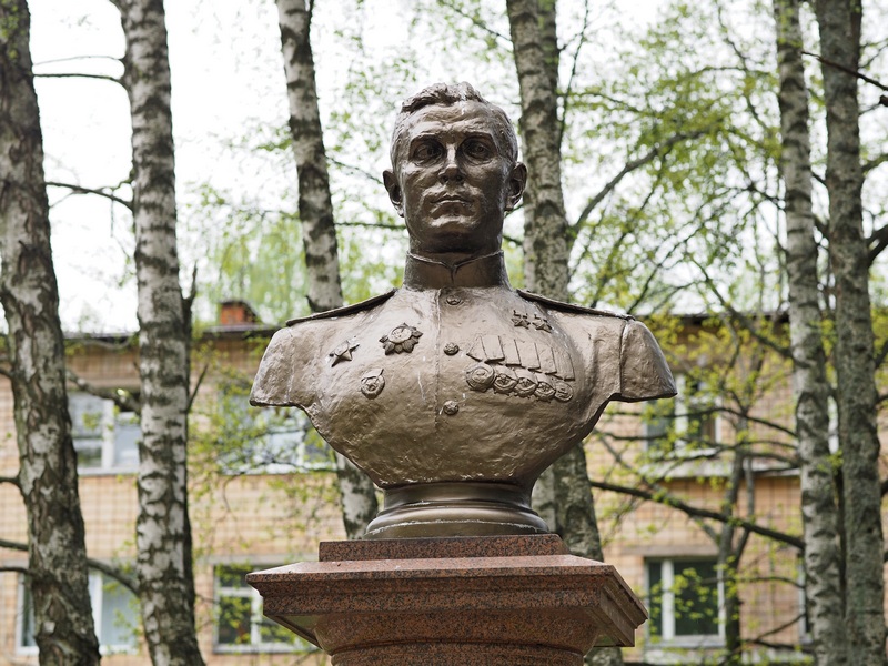 Памятник Михаилу Кузнецову в Пущино