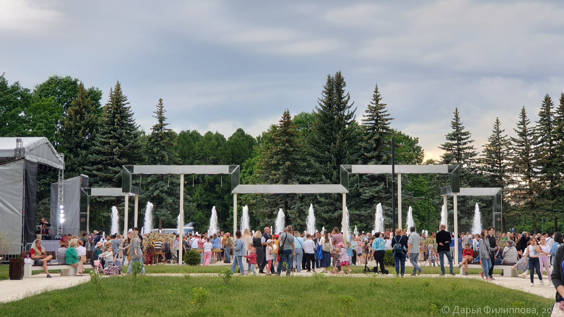 В городе Пущино запустили фонтан! Фоторепортаж + ссылка на альбом (250 фото)